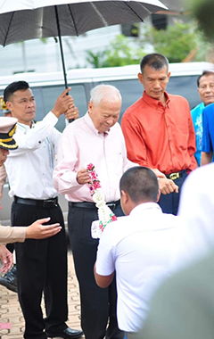 พินิจ ทองคำ