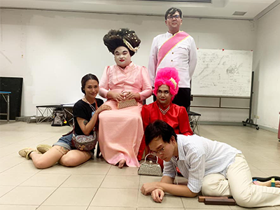 อินทิรา เจริญปุระ